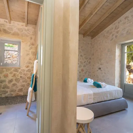 Sleeps 4 With Pool Air Con And Wifi