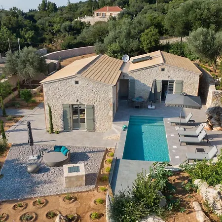 Sleeps 4 With Pool Air Con And Wifi Kokolata