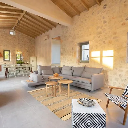 Sleeps 4 With Pool Air Con And Wifi *