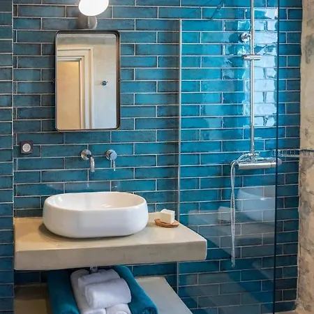 Sleeps 4 With Pool Air Con And Wifi