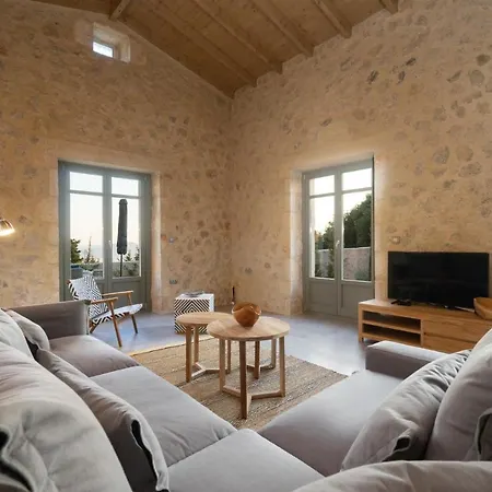 Villa Sleeps 4 With Pool Air Con And Wifi Kokolata