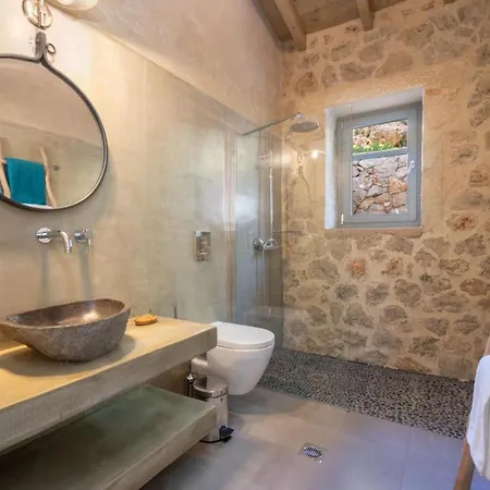 Sleeps 4 With Pool Air Con And Wifi *
