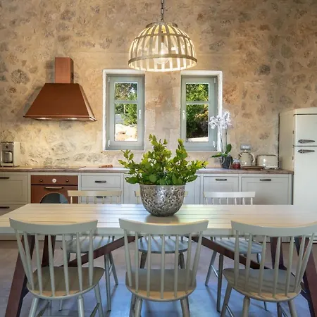 Sleeps 4 With Pool Air Con And Wifi * Kokoláta