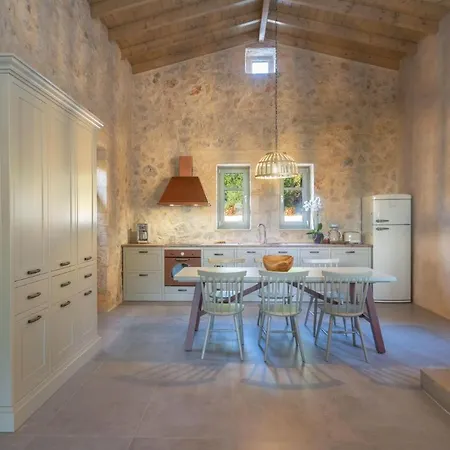 Sleeps 4 With Pool Air Con And Wifi * Kokoláta