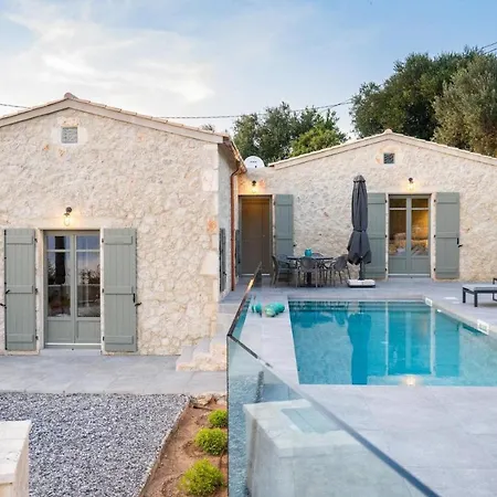 Sleeps 4 With Pool Air Con And Wifi * Kokoláta